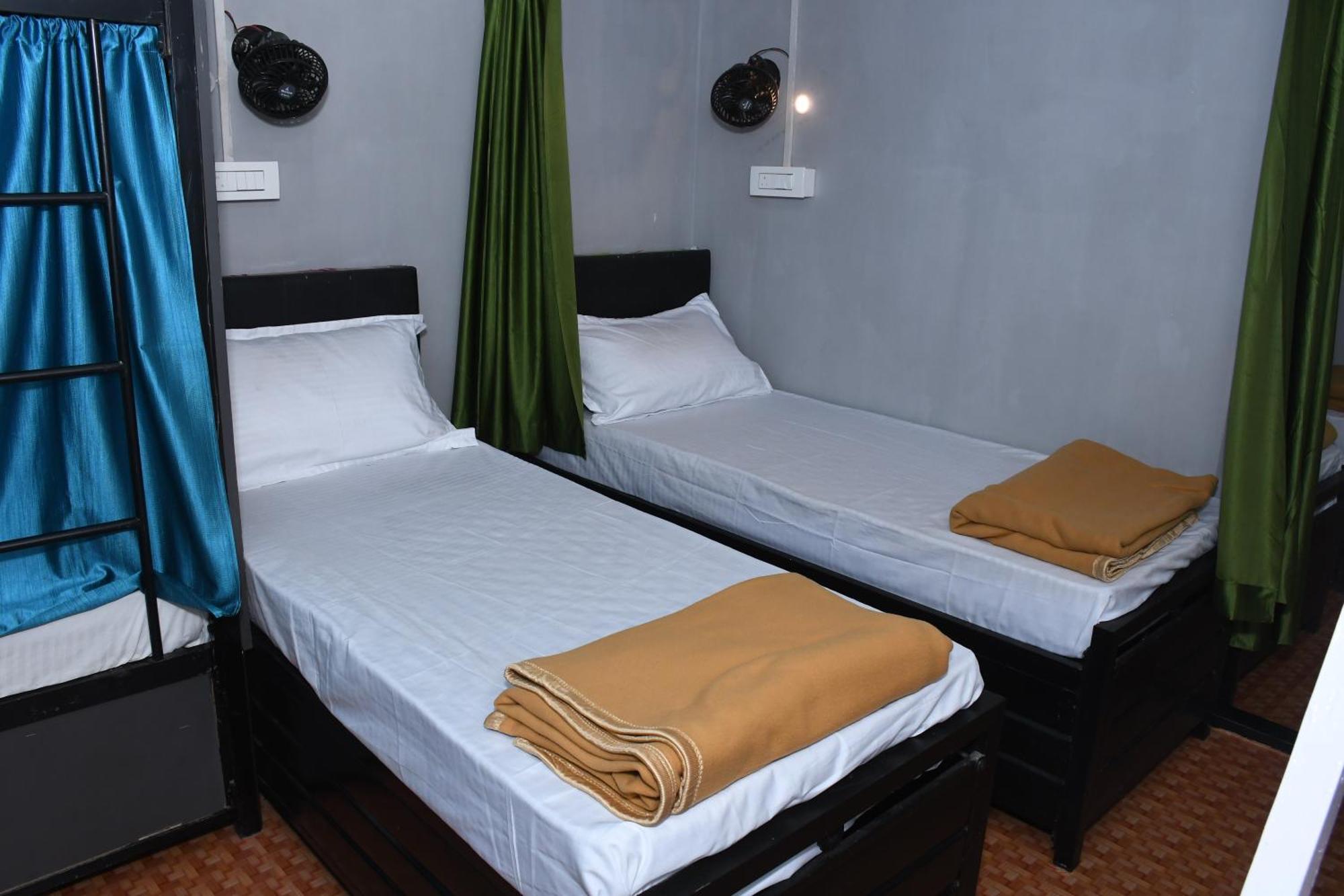 New Afra Hostal Bombay