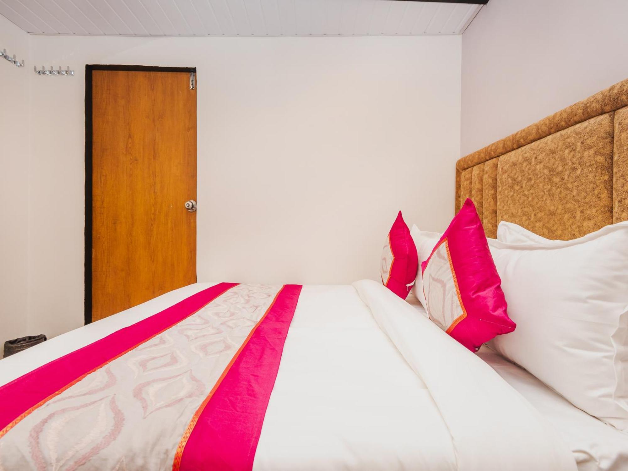 New Afra Hostal Bombay