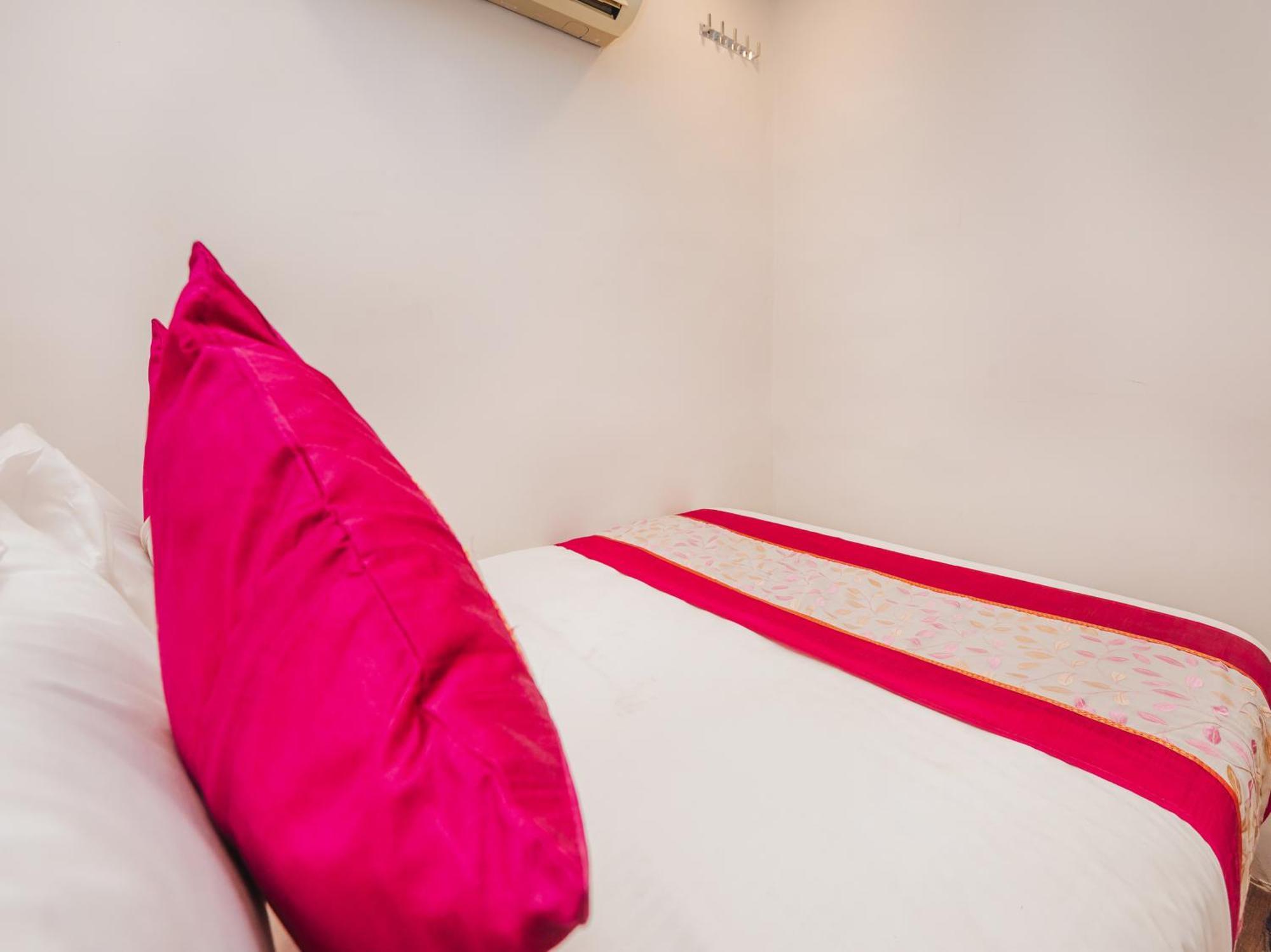 New Afra Hostal Bombay