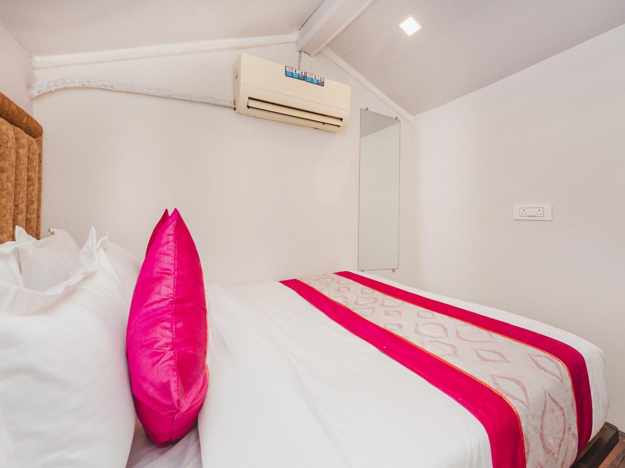 New Afra Hostal Bombay