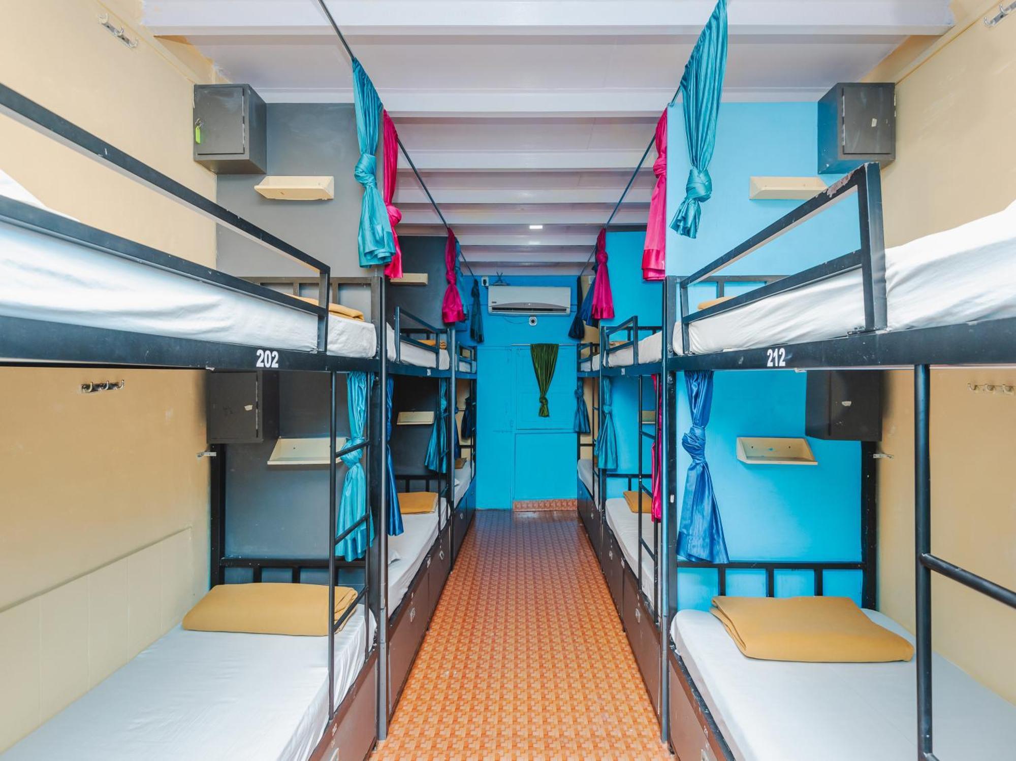 New Afra Hostal Bombay