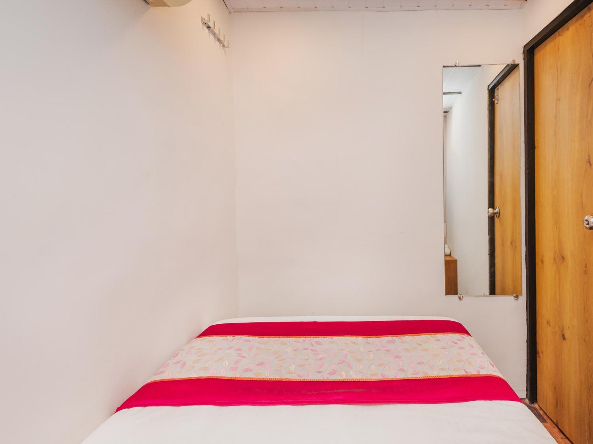 New Afra Hostal Bombay