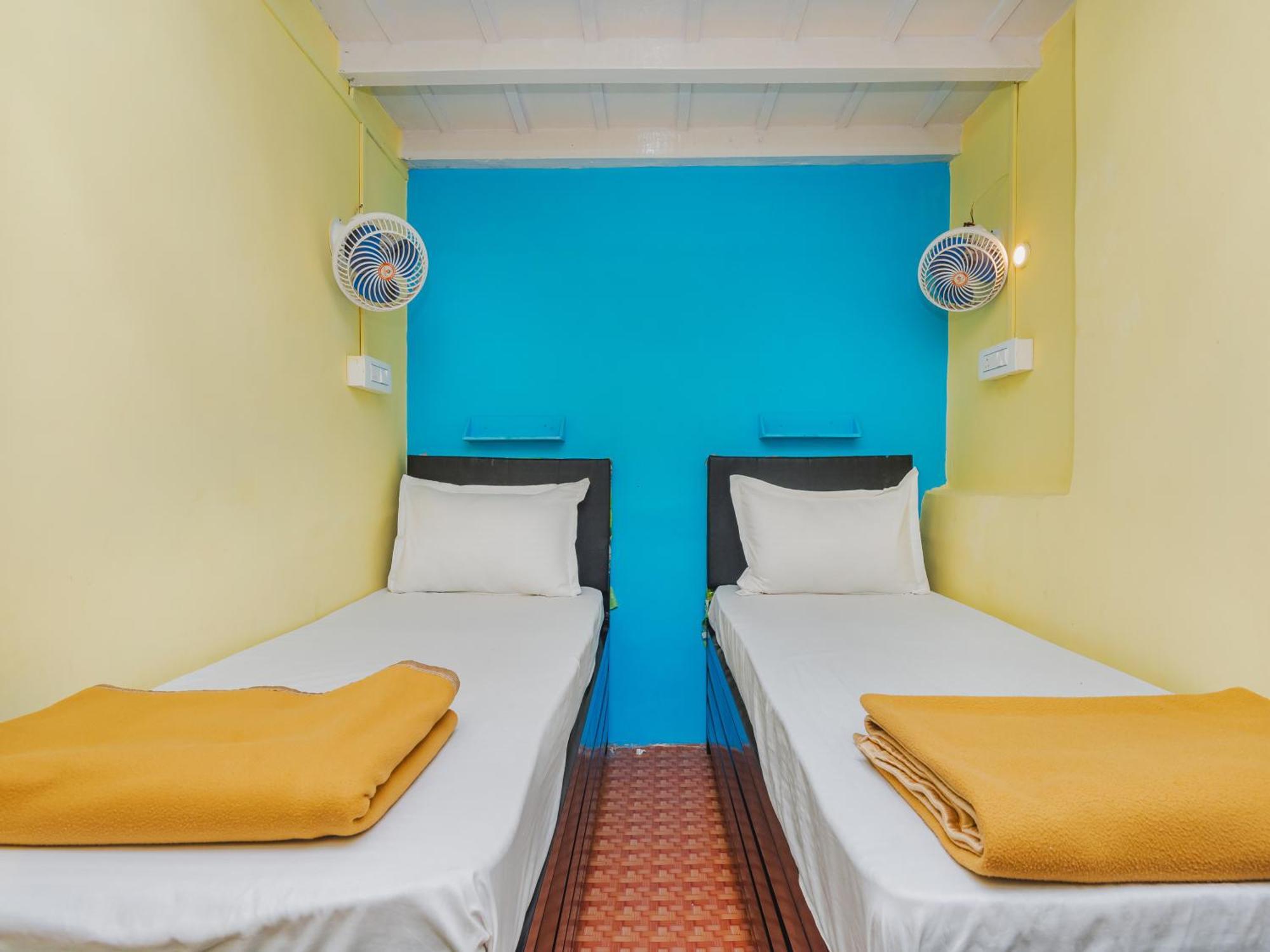 New Afra Hostal Bombay